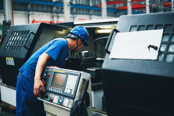 曾梦想当厨师，，，，，却成数控车工巨匠