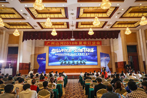 红四月，，，，，币游国际智能挖掘机促销会节节攀升