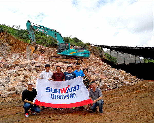 看石场风云怎样演绎？？？？？币游国际智能矿山战神SWE470E大型挖掘机一锤定音！