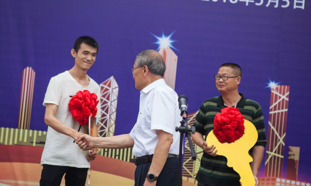 民族挖掘机品牌先导者，，，，币游国际智能“城镇建设利器”SWE80E9荣耀上市