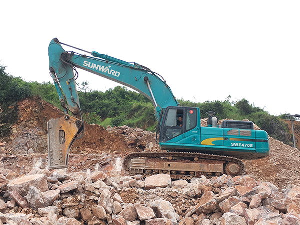 看石场风云怎样演绎？？？？？币游国际智能矿山战神SWE470E大型挖掘机一锤定音！