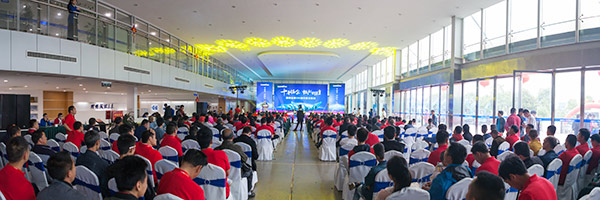 红四月，，，，，币游国际智能挖掘机促销会节节攀升