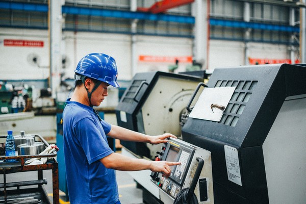 曾梦想当厨师，，，，，却成数控车工巨匠