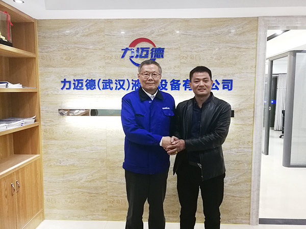 从拒绝到一次购置十台旋挖钻机，，，他用八年时间熟悉币游国际智能