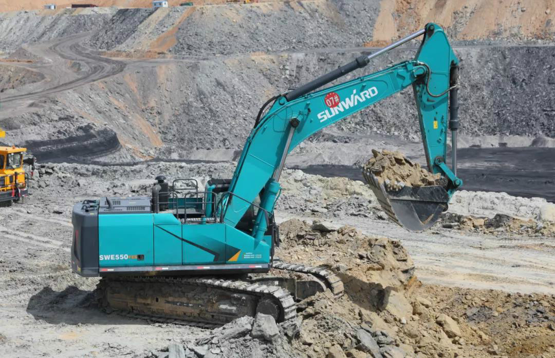 以先导式立异实现挖掘机从无到有，，，，，从小到大，，，，，从大到强！