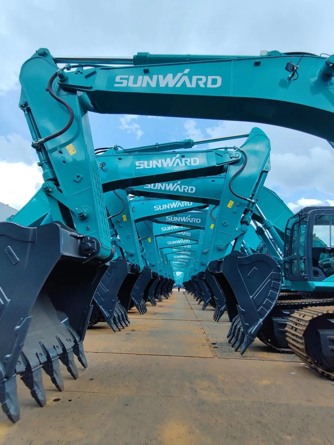 以先导式立异实现挖掘机从无到有，，，，，从小到大，，，，，从大到强！