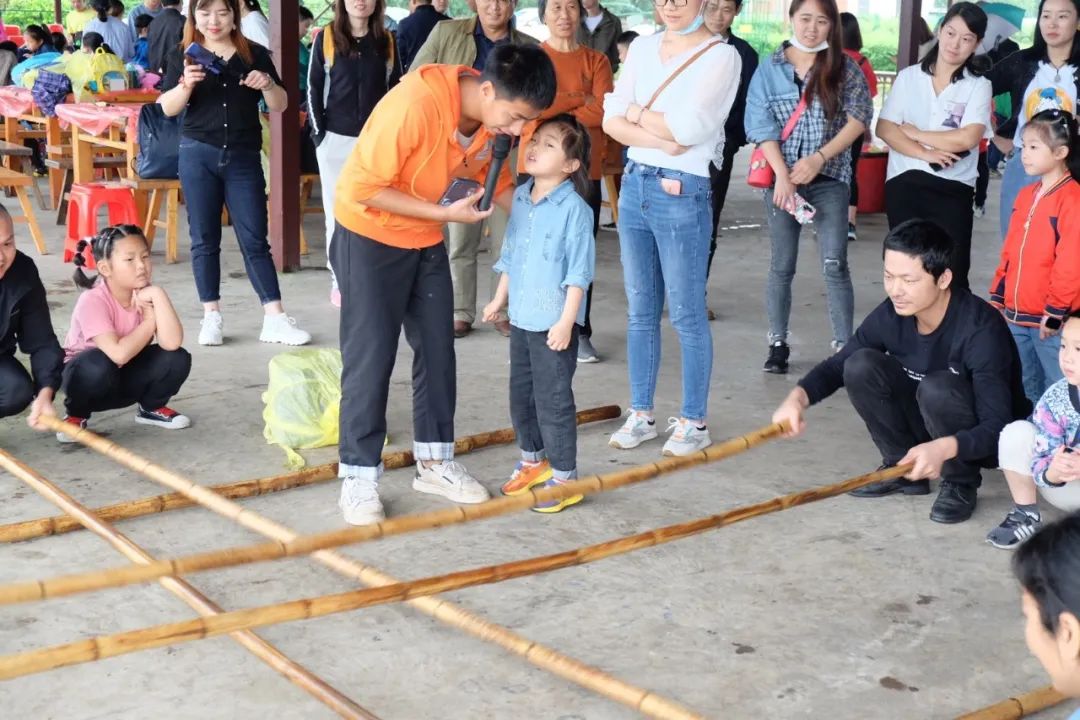 童年差别Young，，，，，稻花香里亲子欢——币游国际智能组织开展六一亲子活动