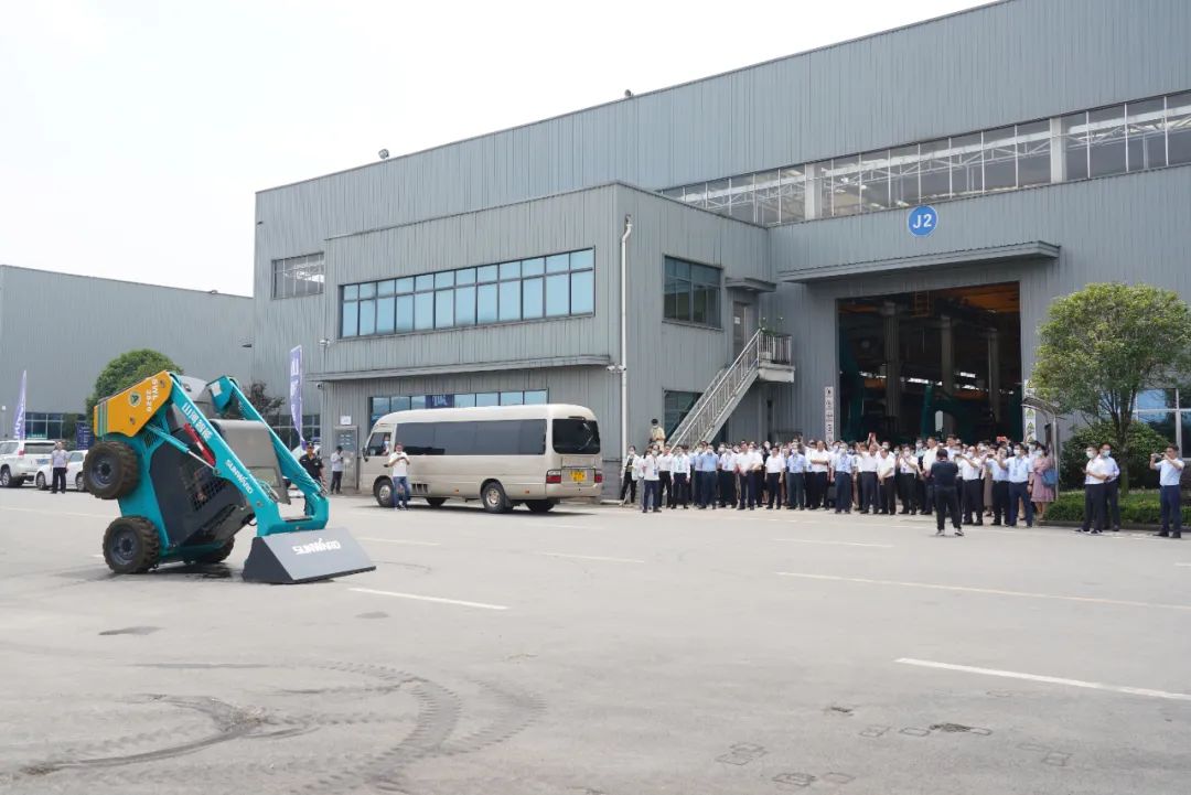 天下战略性新兴工业集群建设考察团调研币游国际智能