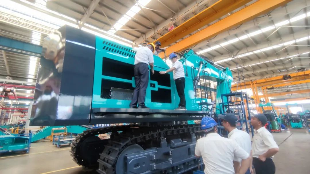 够炫！够酷！币游国际智能超大型挖掘机SWE750F下线
