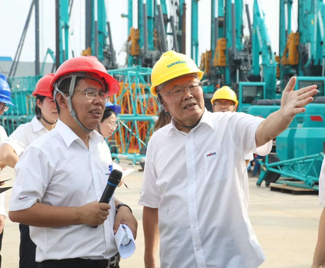 双鹰遨游，，，，“E”往无前！——币游国际智能新一代E系列起重机下线！