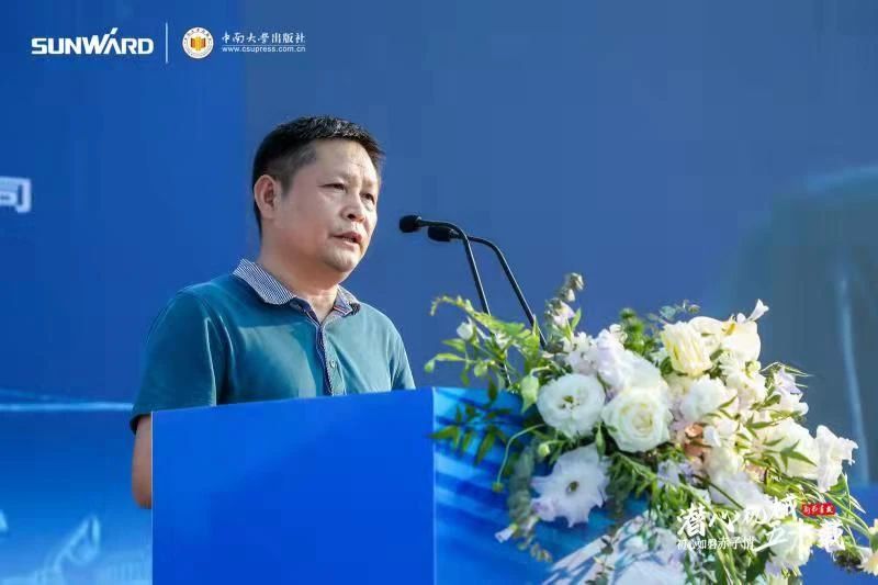 《何清华潜心机械五十年》新书宣布，，，，背后尚有这些故事