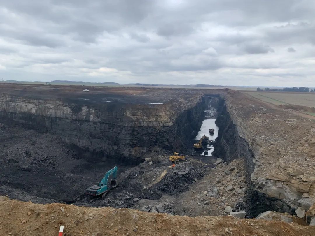 挑战矿山难题！币游国际智能95吨级矿用挖掘机乐成进入非洲市场
