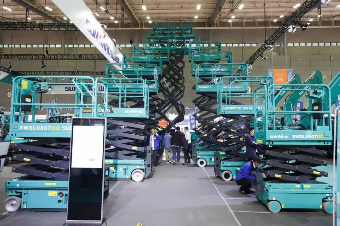 “币游国际绿”牵手“华为中国红”！币游国际智能高机装备集群助力华为团泊洼项目