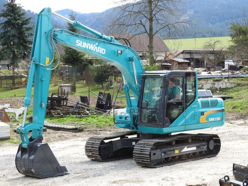 一辆中型的挖掘机的价钱是几多？？？？