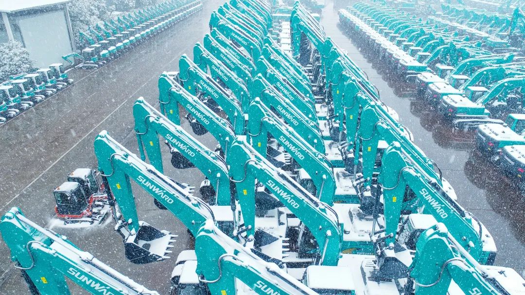 瑞雪兆有年，，，邀您共赏雪中币游国际！