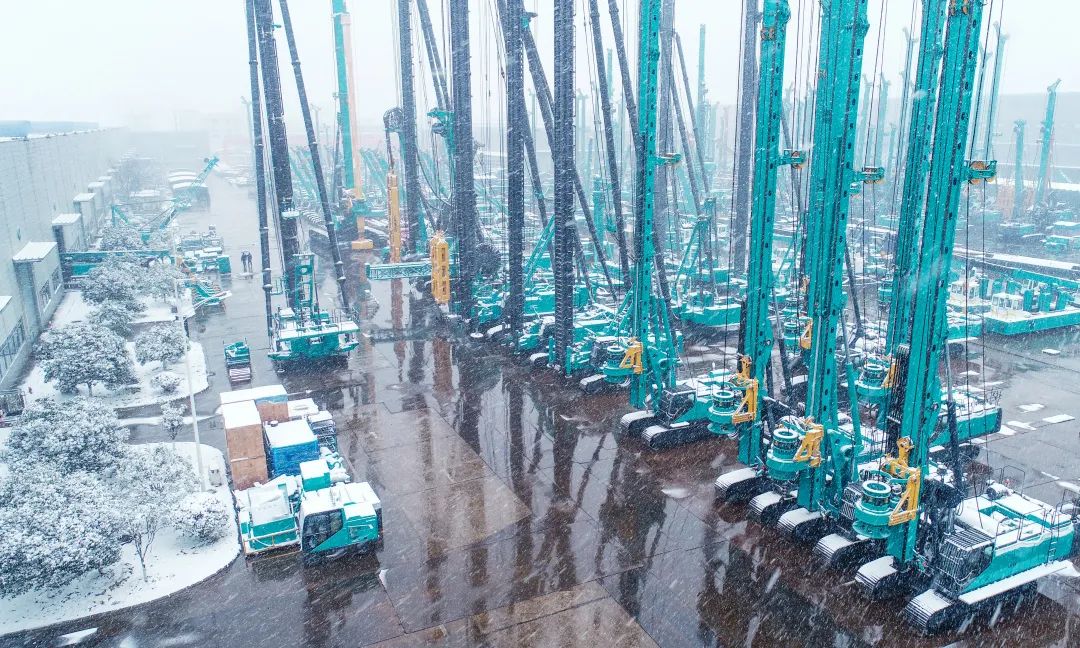 瑞雪兆有年，，，邀您共赏雪中币游国际！