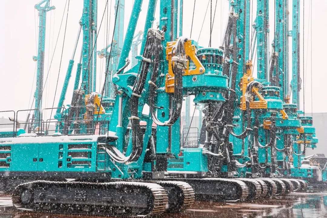 瑞雪兆有年，，，邀您共赏雪中币游国际！