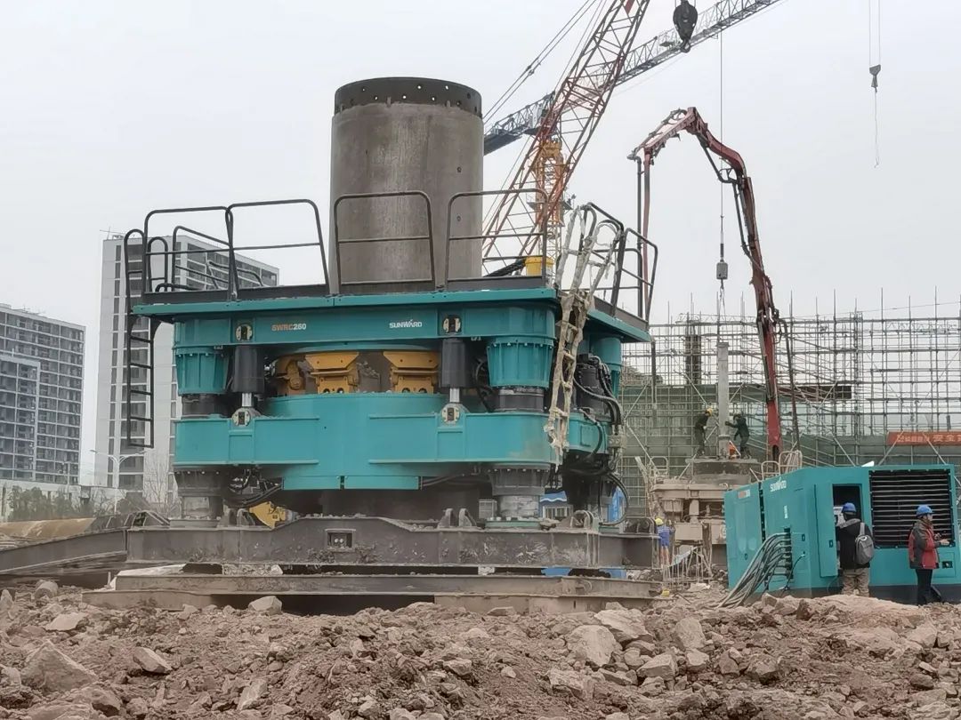 利器出击！币游国际智能SWRC260全回转全套管钻机乐成完成首钻