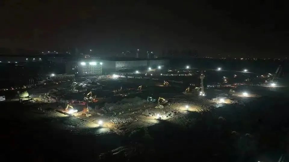 冲锋一线显继续！币游国际智能挖掘机助力长沙方舱医院建设