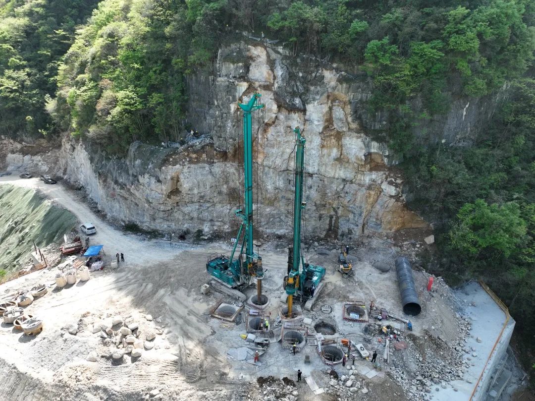 展现施工“奇效”！币游国际智能旋挖钻机强势助力炉慈高速公路建设