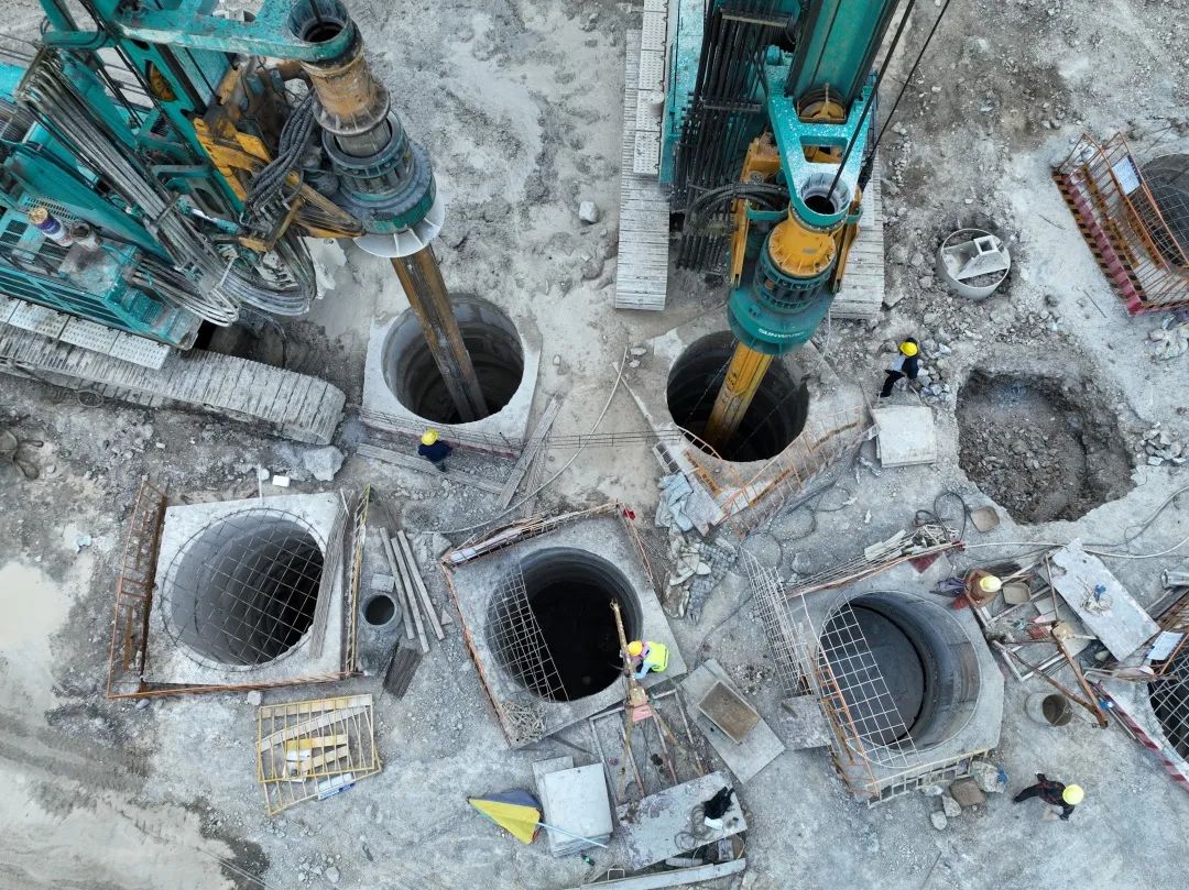 展现施工“奇效”！币游国际智能旋挖钻机强势助力炉慈高速公路建设