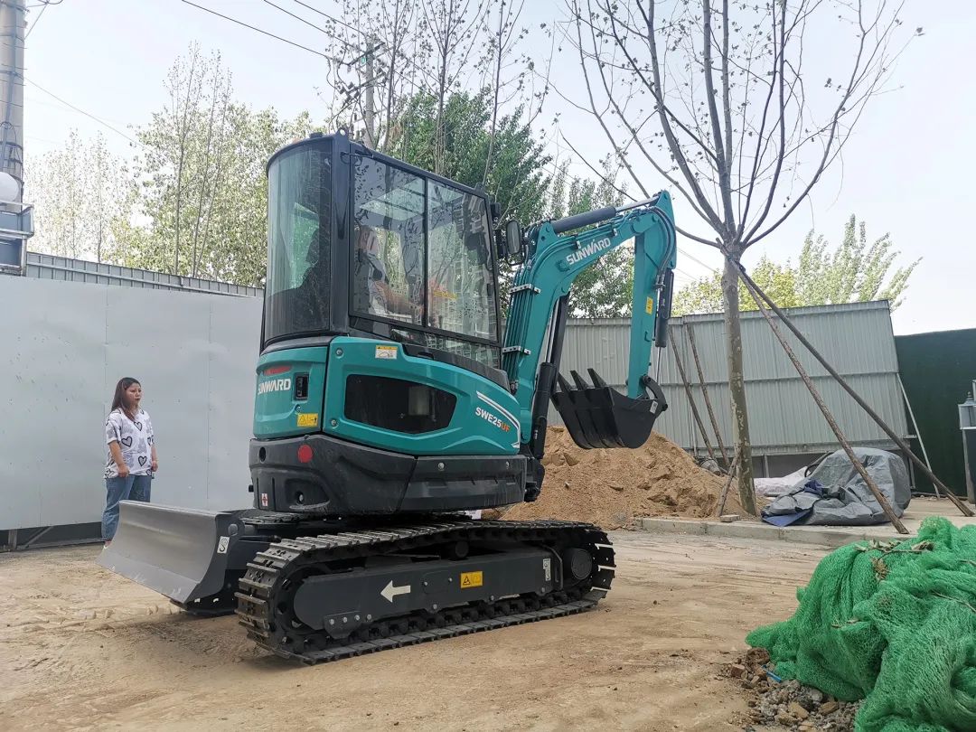 冲、冲、冲！带您感受币游国际智能挖掘机火热交机时刻