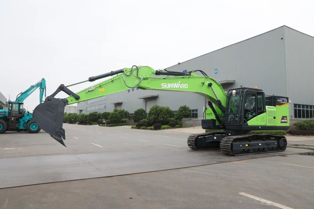 征战川藏铁路！币游国际智能新一代电动挖掘机乐成交付