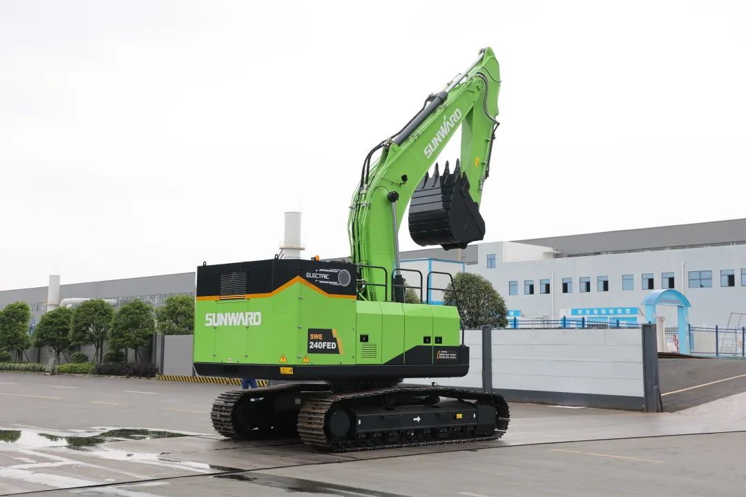 征战川藏铁路！币游国际智能新一代电动挖掘机乐成交付