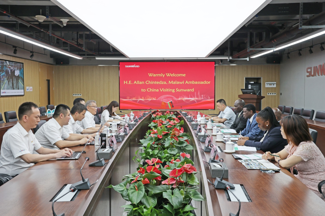 马拉维大使一行考察币游国际智能