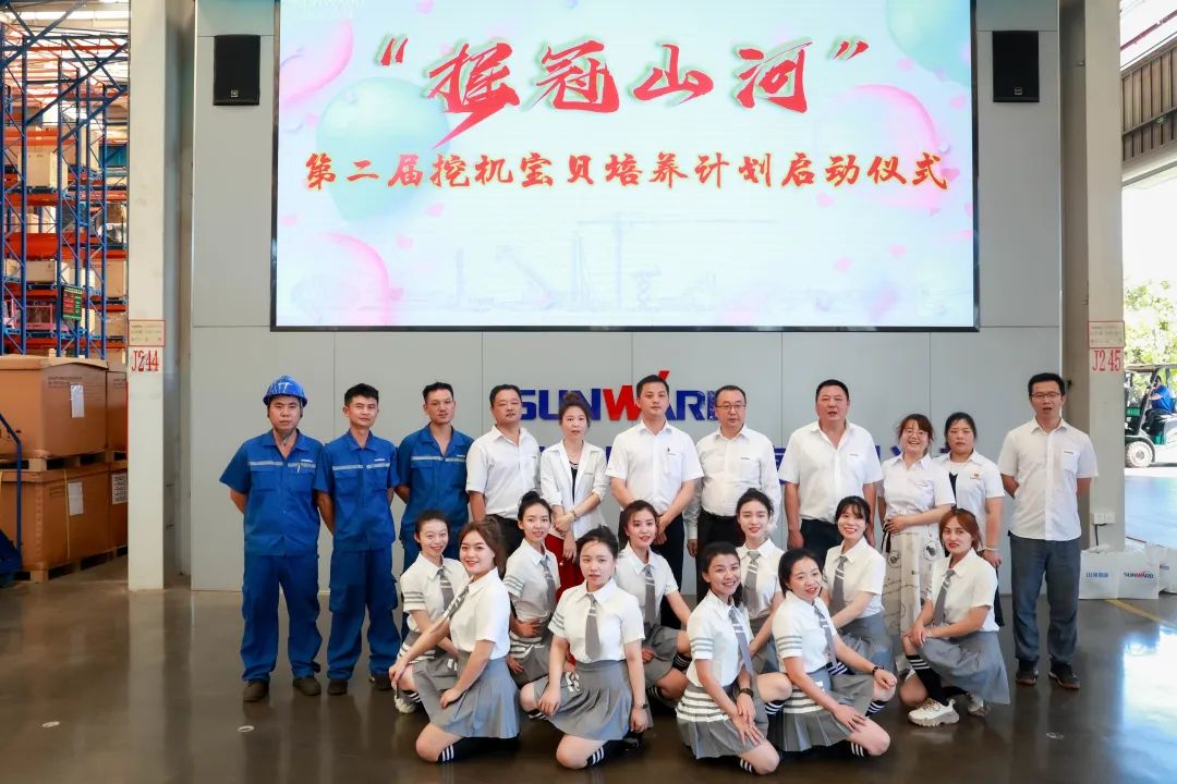 又酷又辣又炫！币游国际智能第二届挖机废物来了