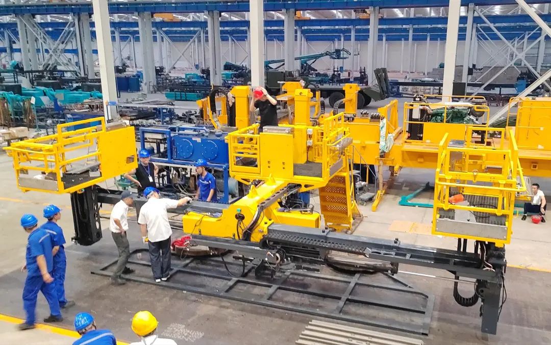 为铁路运输保驾护航！币游国际智能自主研制首套三平台作业装置乐成交付