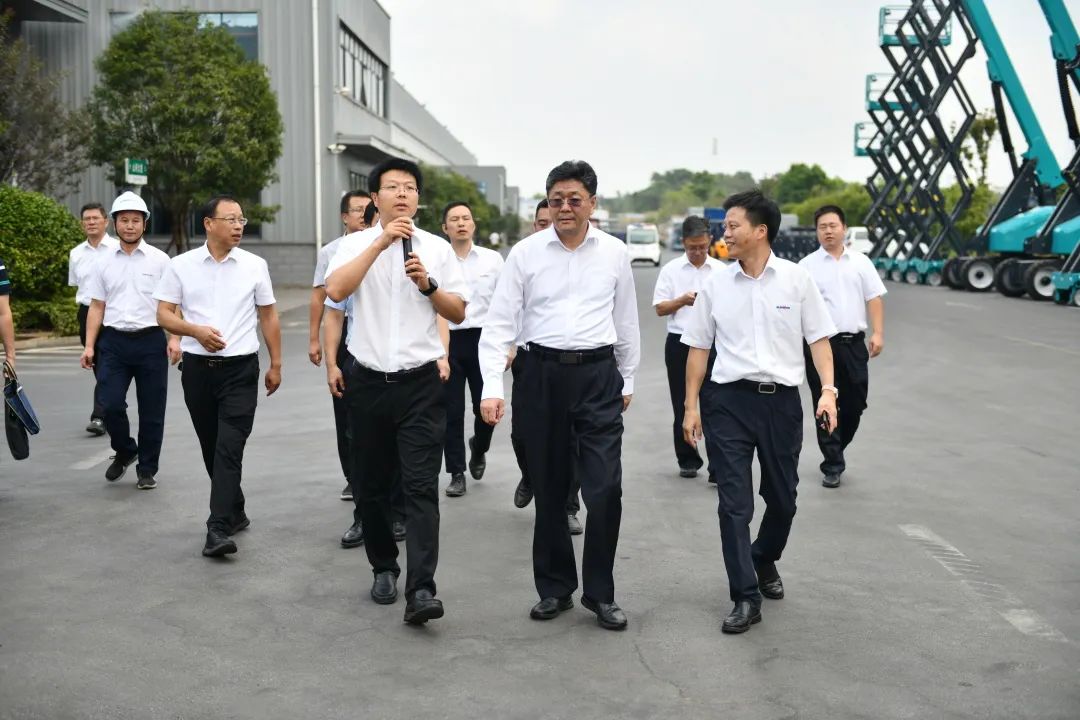 国家应急治理部郭治武局长一行考察币游国际智能无人化应抢救援装备