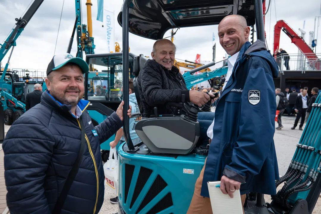 Bauma 2022 | 一组火热现场图带您重温币游国际智能德国宝马展之旅