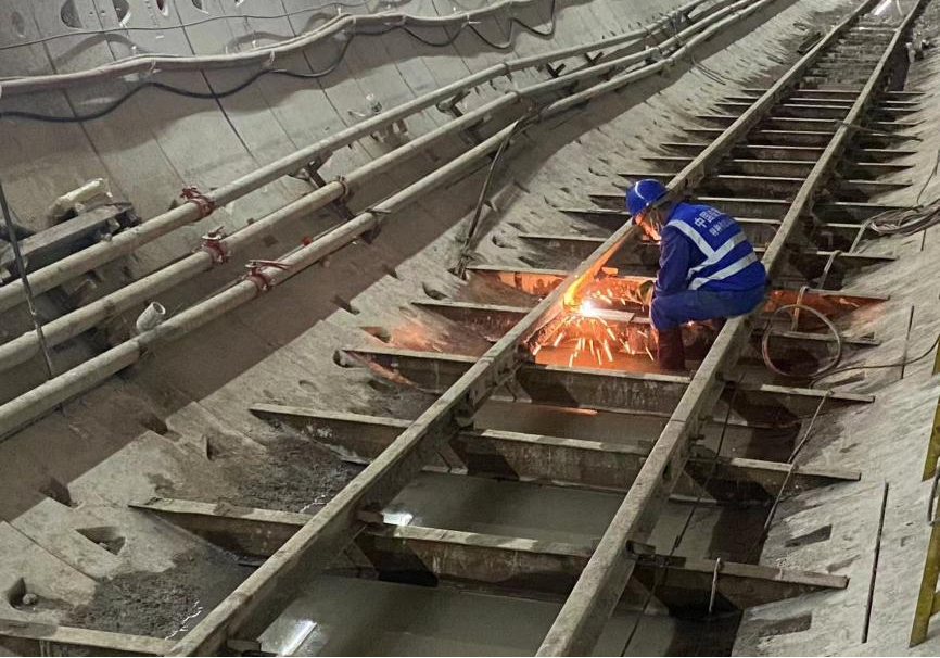 再传喜报！中铁币游国际盾构机顺遂贯串深圳地铁3号低碳站～坪西站左线