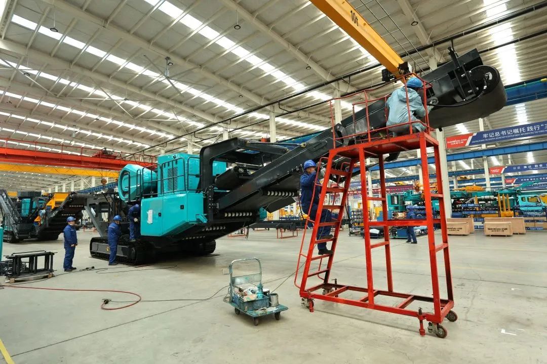 莫道君行早，，，，更有早行人！币游国际智能癸卯兔年开工大吉