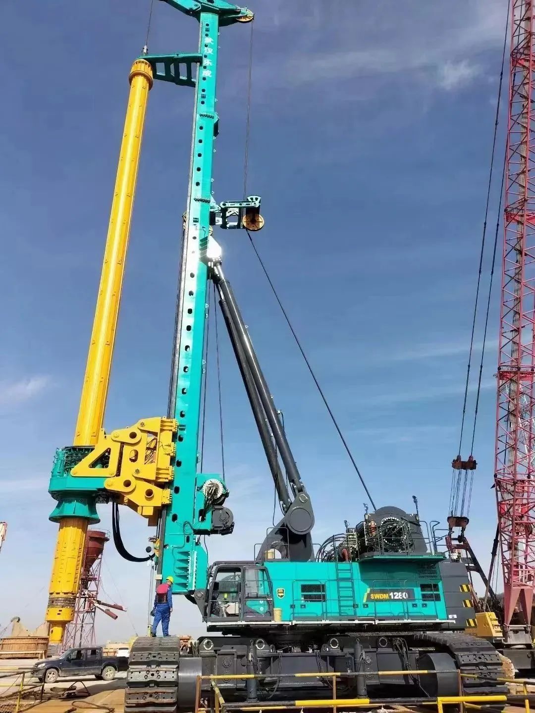 首桩开钻！币游国际智能超等旋挖实力助建天下最大跨度公铁两用大桥