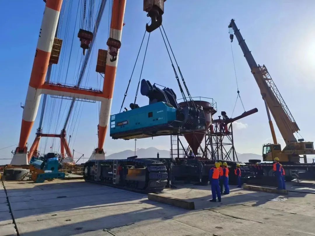 首桩开钻！币游国际智能超等旋挖实力助建天下最大跨度公铁两用大桥