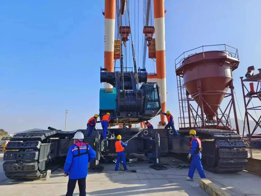 首桩开钻！币游国际智能超等旋挖实力助建天下最大跨度公铁两用大桥