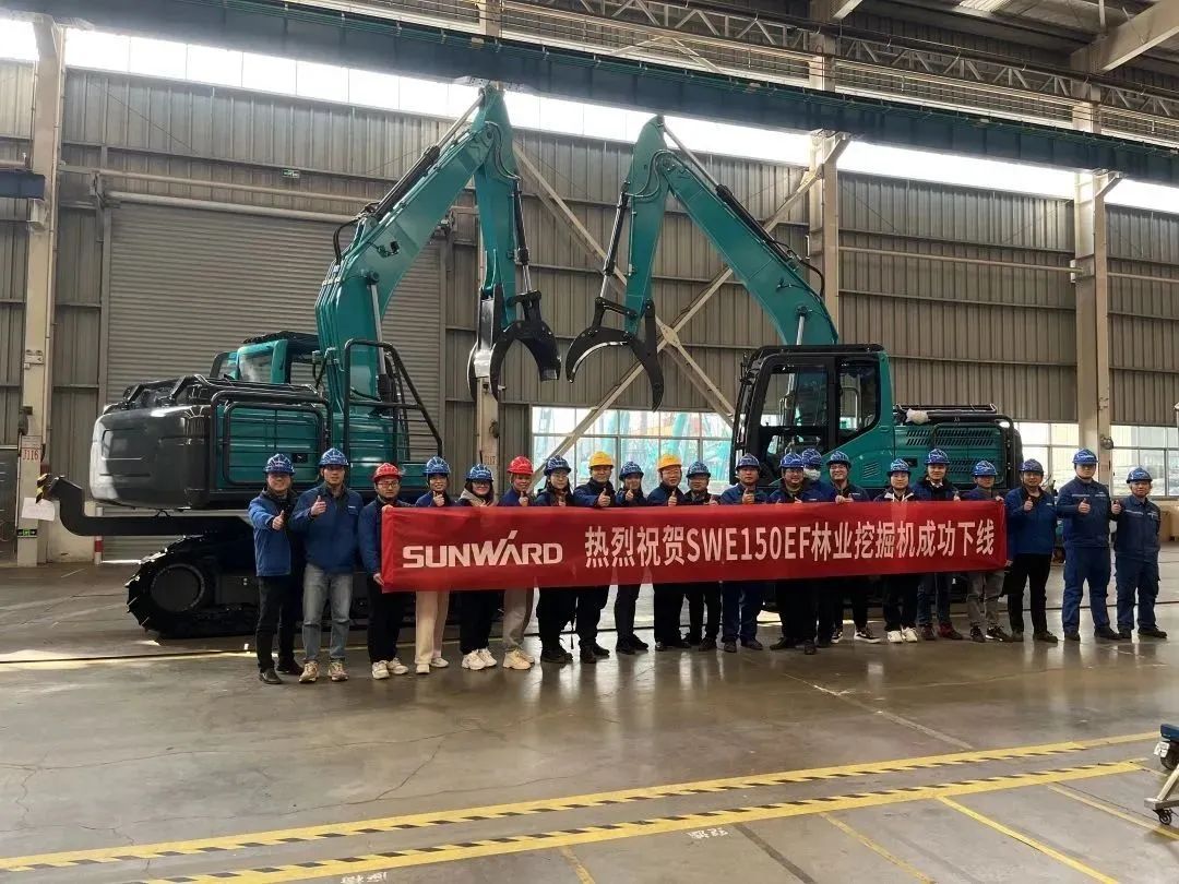 翻山越岭，，，，称霸“武林”！币游国际智能首款中型林业挖掘机乐成下线