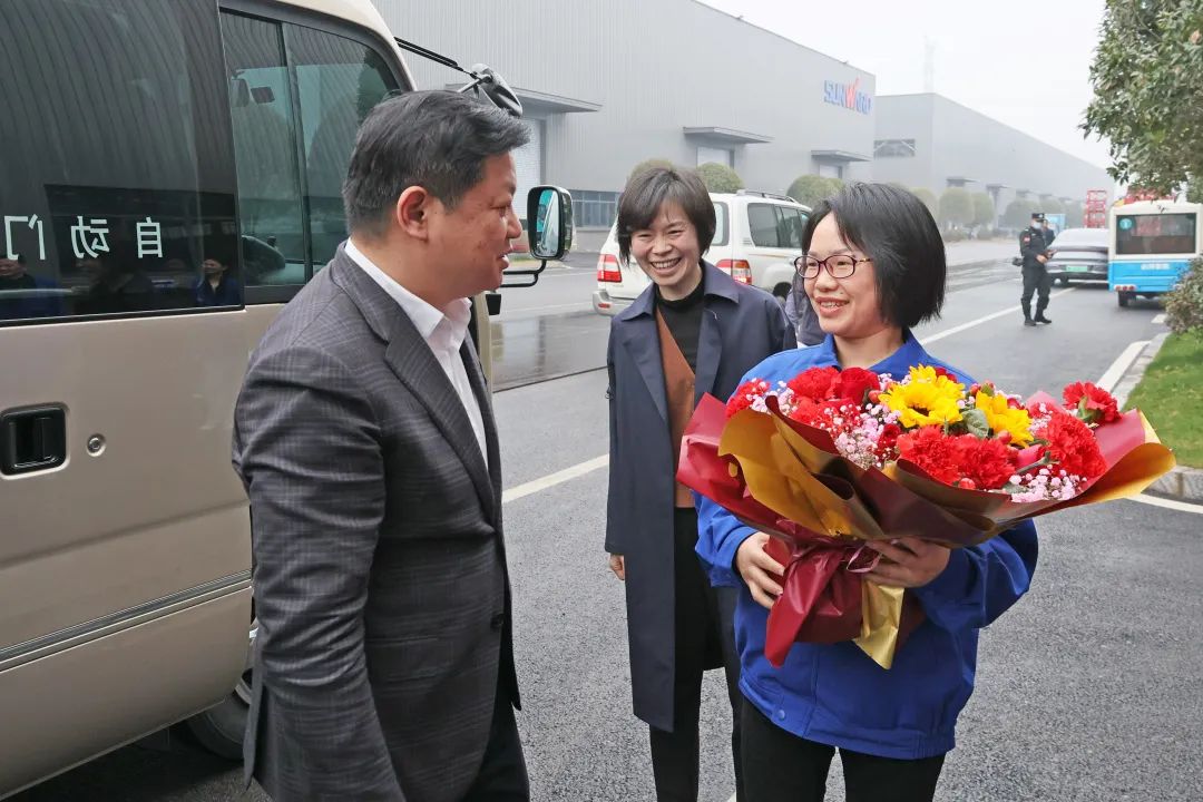 付旭明慰问币游国际智能市三八红旗头并督导清静生产事情