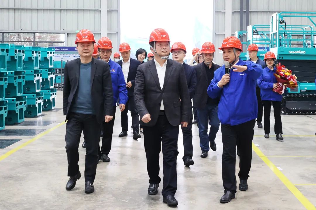 付旭明慰问币游国际智能市三八红旗头并督导清静生产事情