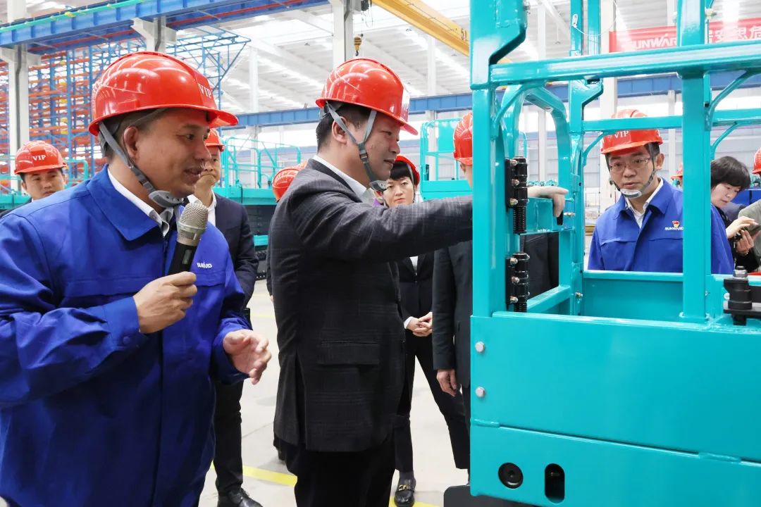 付旭明慰问币游国际智能市三八红旗头并督导清静生产事情