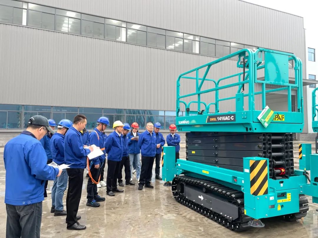 出厂即“出道”！币游国际智能首款履带剪叉式高空作业平台批量上市