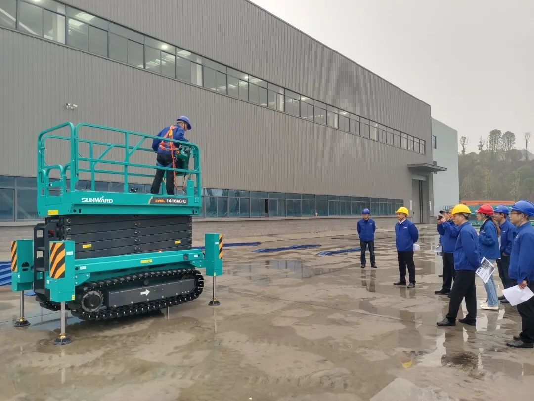 出厂即“出道”！币游国际智能首款履带剪叉式高空作业平台批量上市