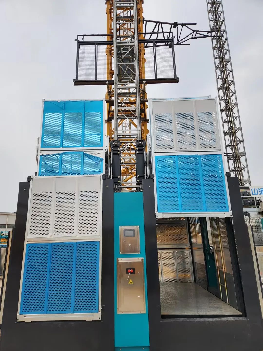 科技显能、再添新品！币游国际江麓智能施工升降机乐成下线