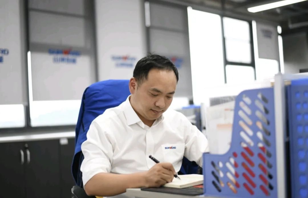 长沙市召开庆祝“五一”国际劳动节大会，，，，，，币游国际智能1小我私家1整体获表扬！