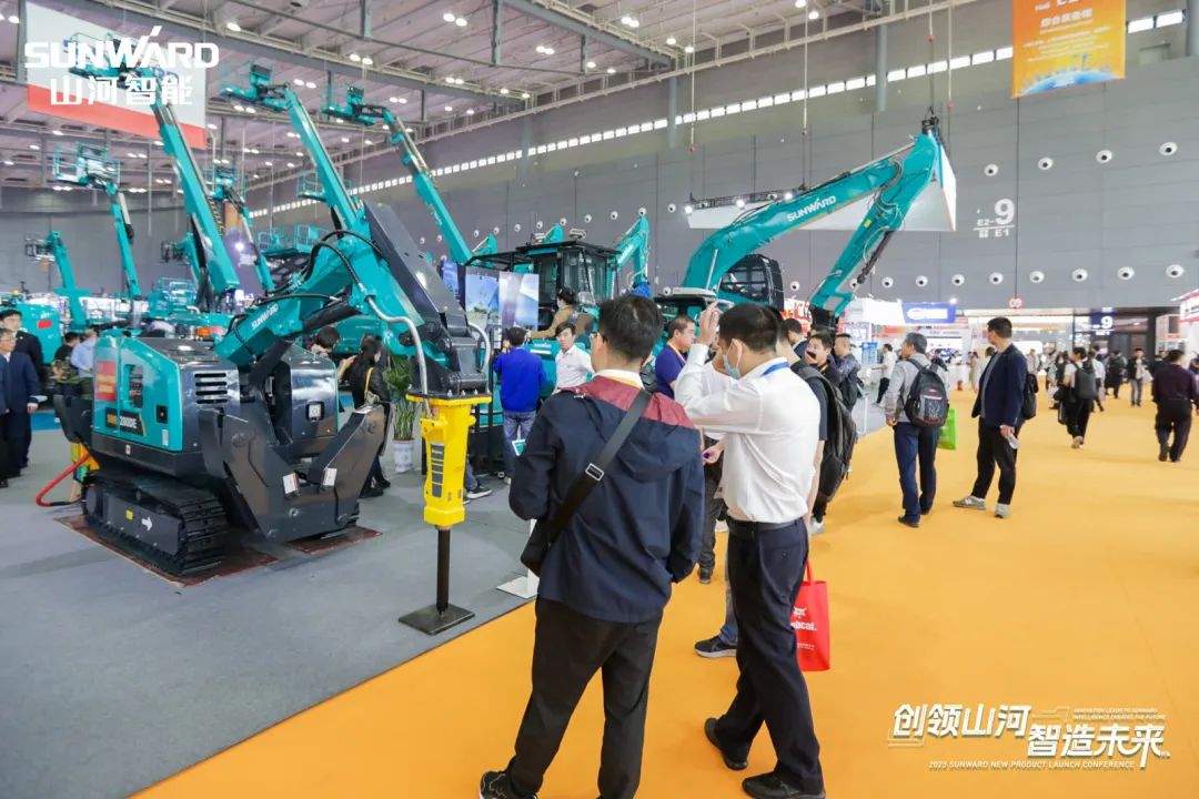 闪灼2023 CICEE！看币游国际智能“明星产品”有多“炫”