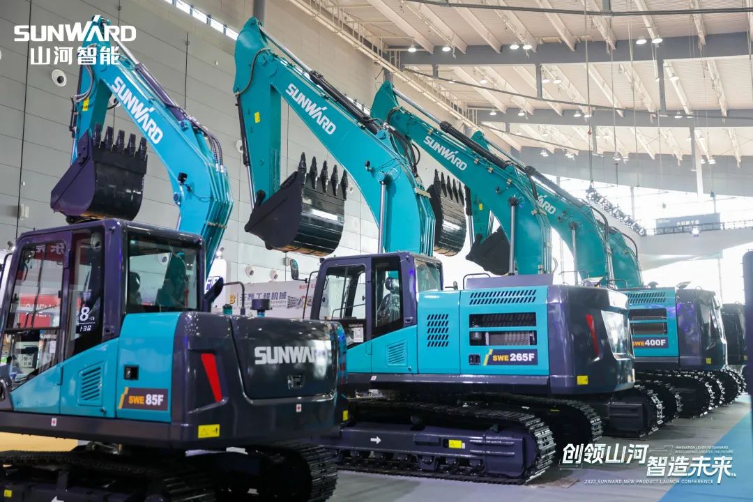 精品出击、互动一直！币游国际智能F系列挖掘机闪灼长沙展