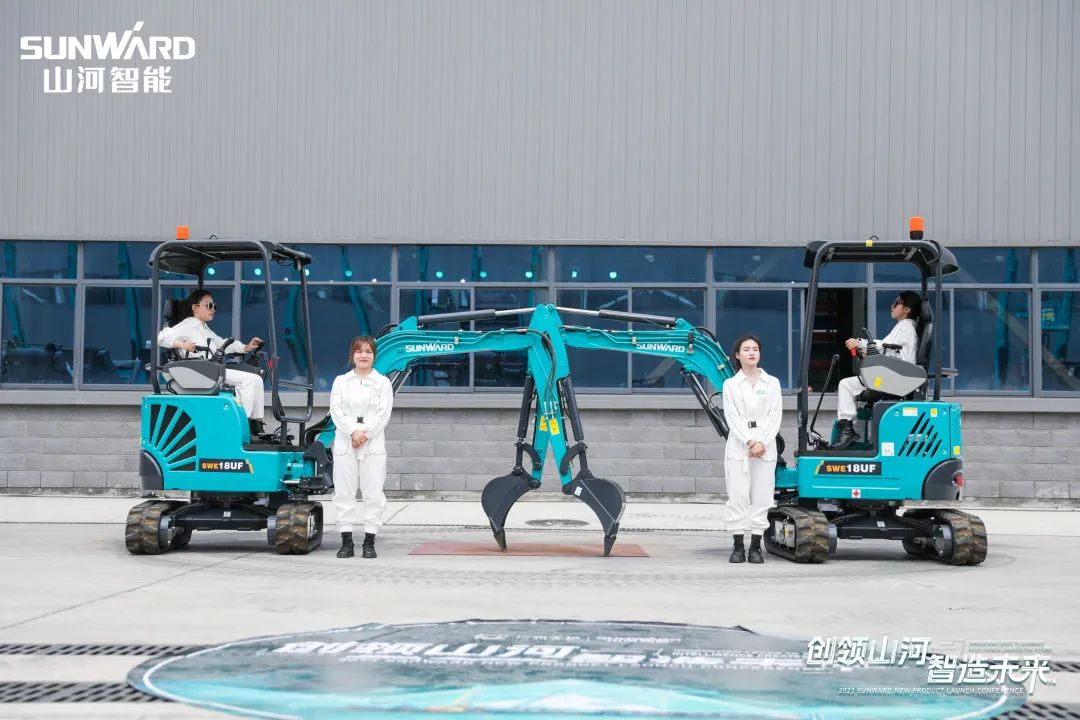 精品出击、互动一直！币游国际智能F系列挖掘机闪灼长沙展