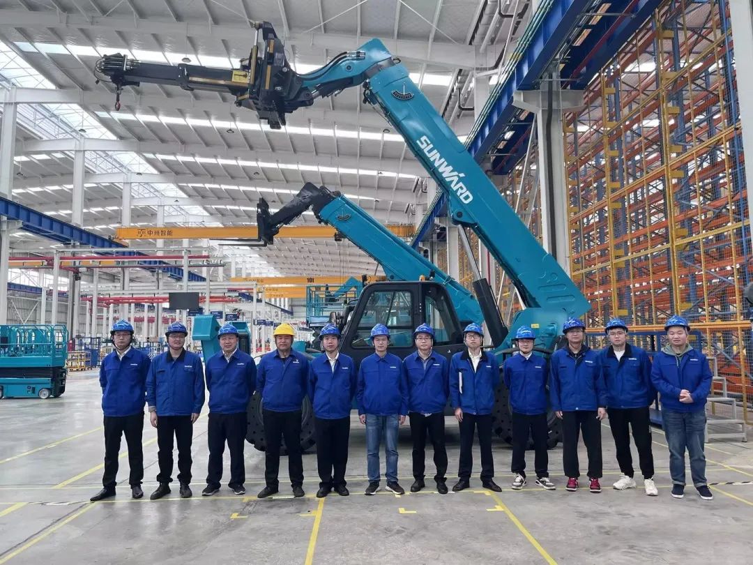 独家定制！币游国际智能油缸替换机械人顺遂下线